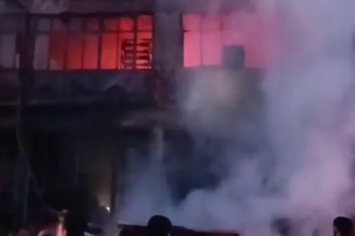 Mobilya imalathanesinde yangın!