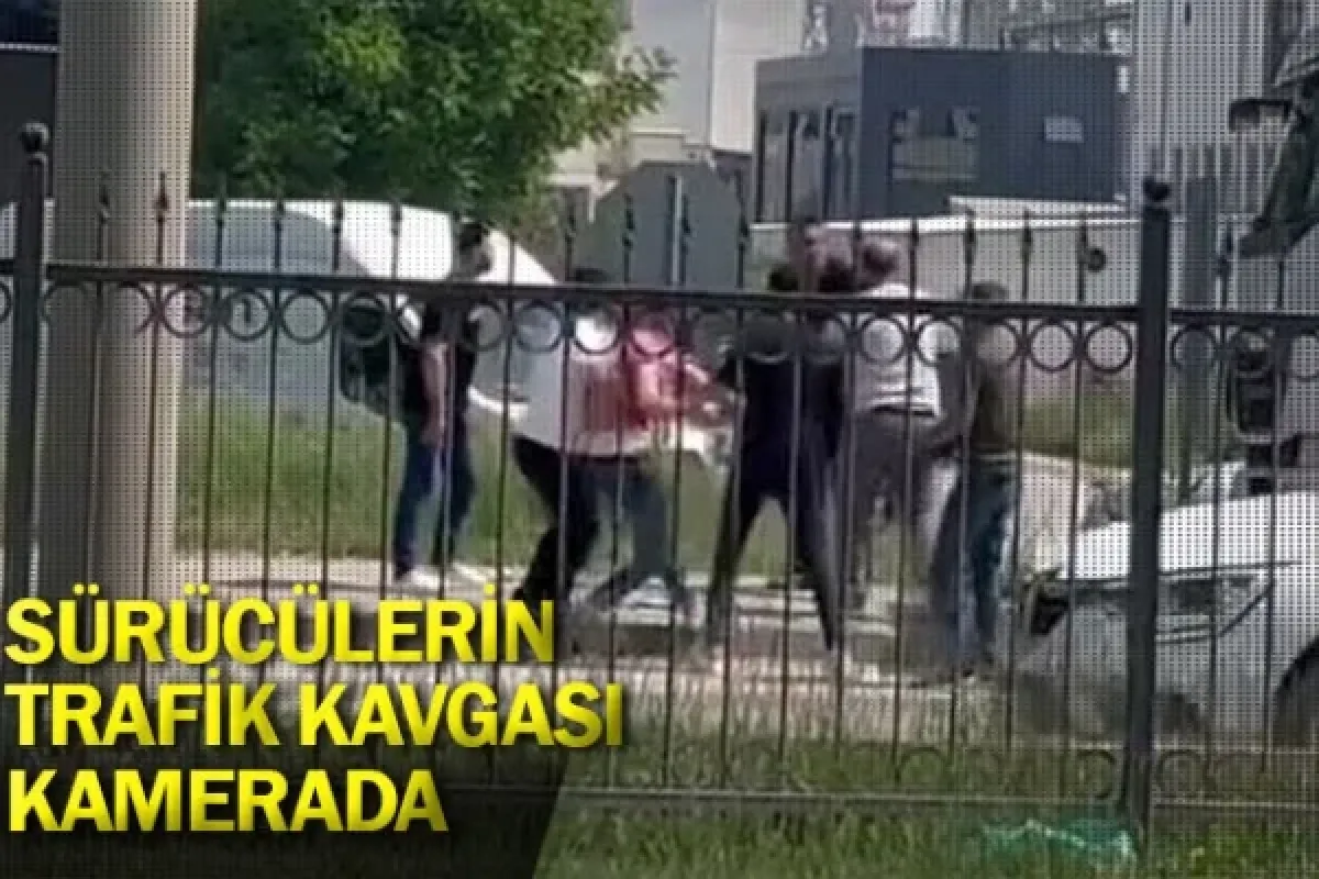 Sürücülerin trafik kavgası kamerada