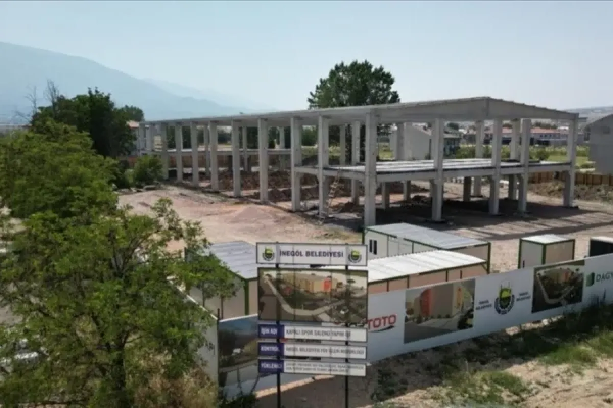 Akhisar Spor Salonu Yükseliyor