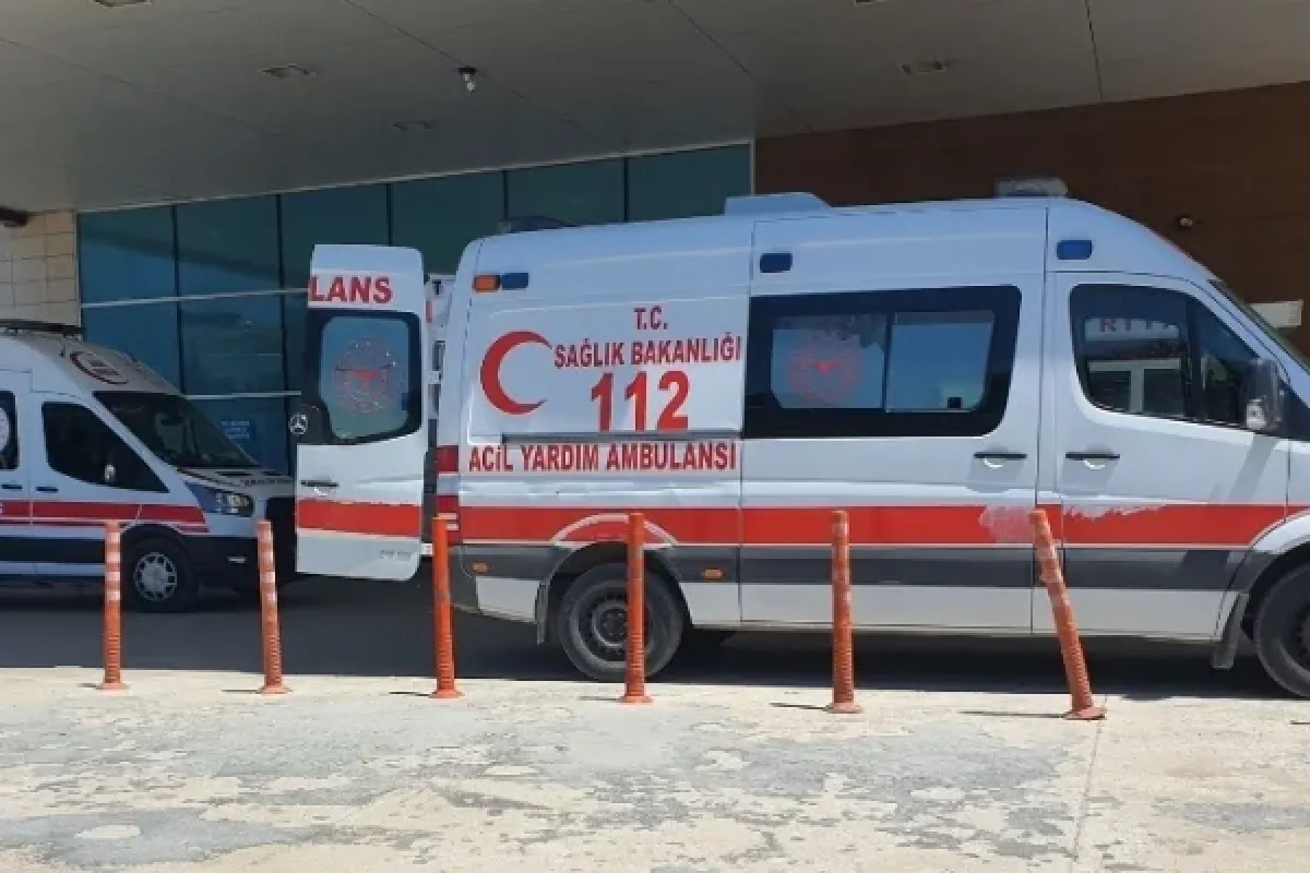 Elini makineye kaptırdı!