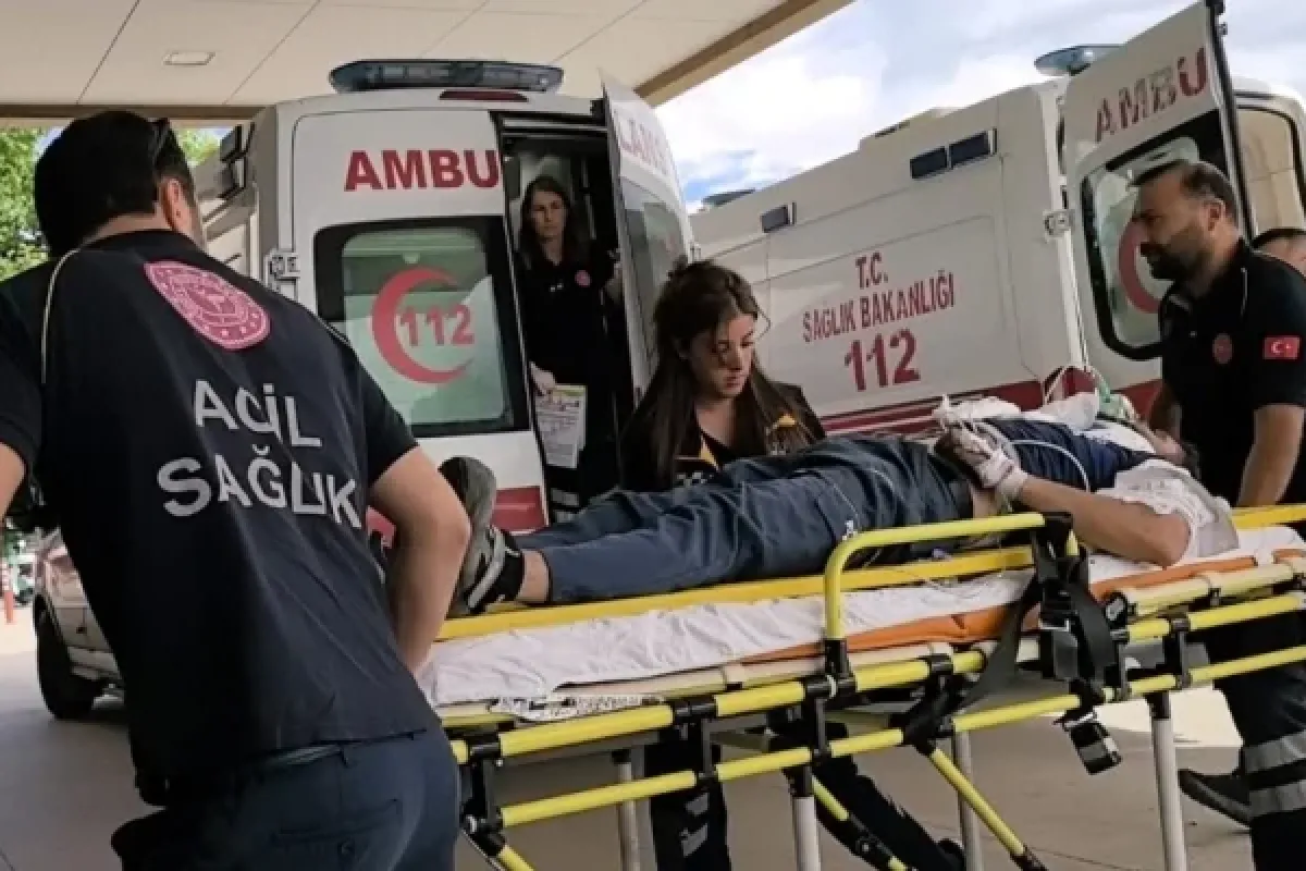 Fabrikanın çatısından düştü!