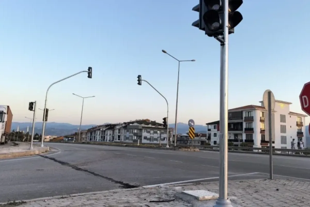 İnegöl'de tehlikeli kavşağa sinyalizasyonlu önlem