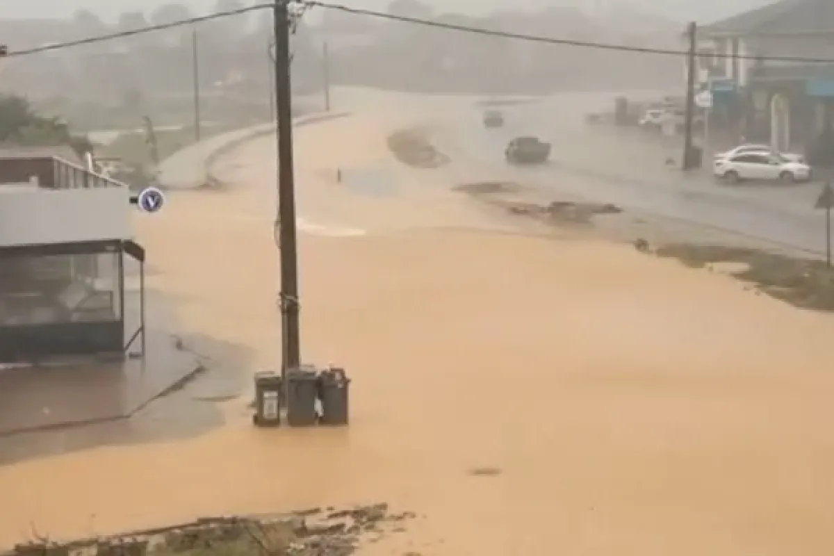 Aniden bastıran yağmur, hayatı olumsuz etkiledi