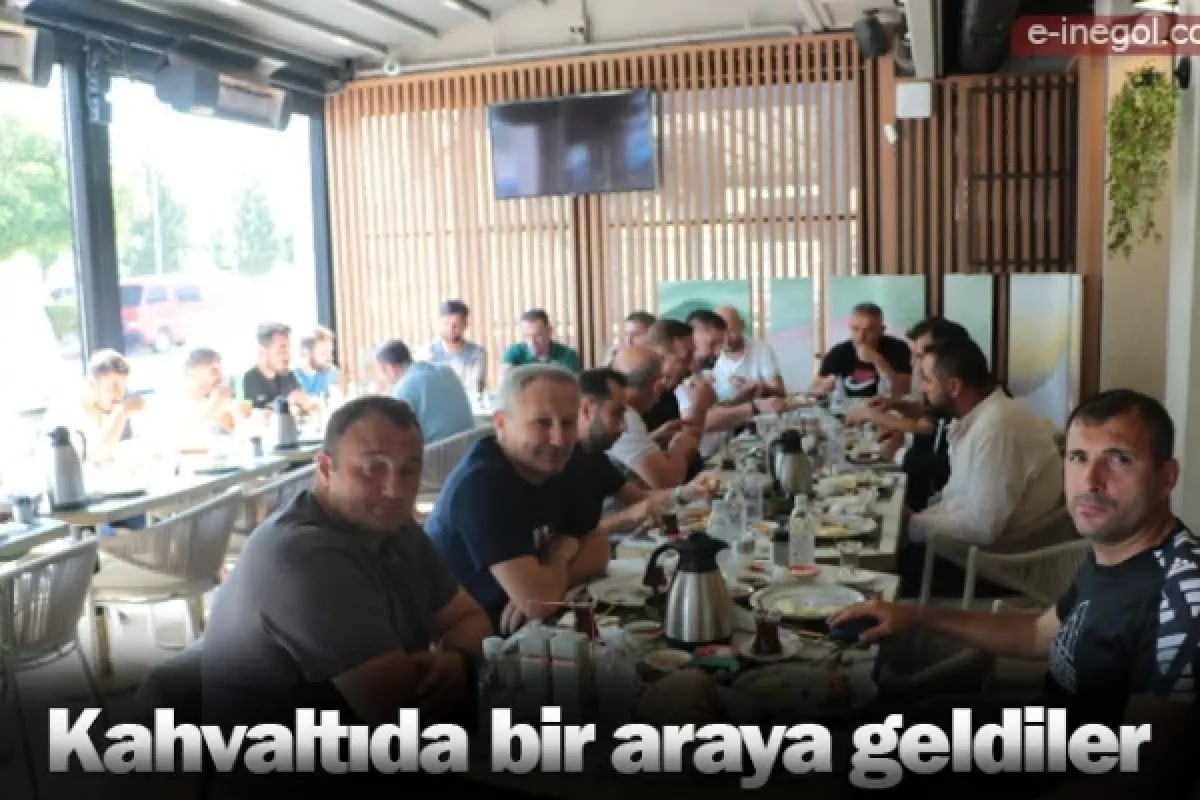 Kahvaltıda bir araya geldiler