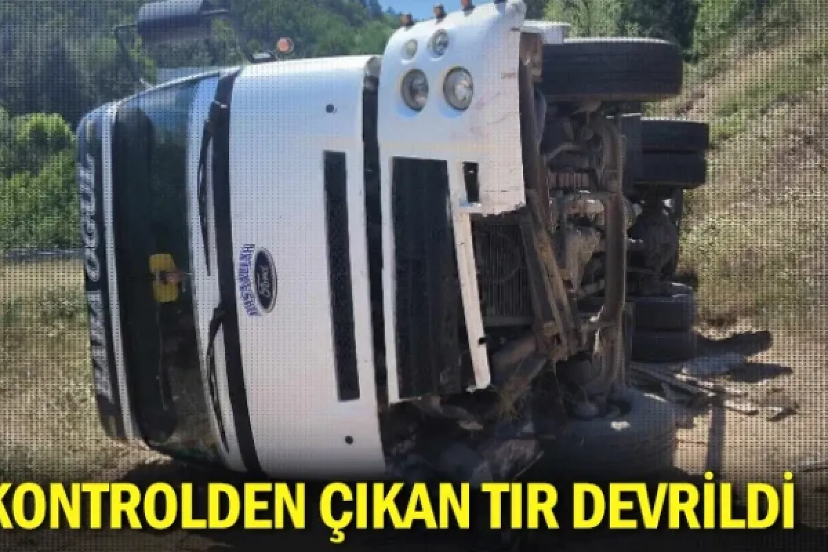 Kontrolden çıkan TIR devrildi