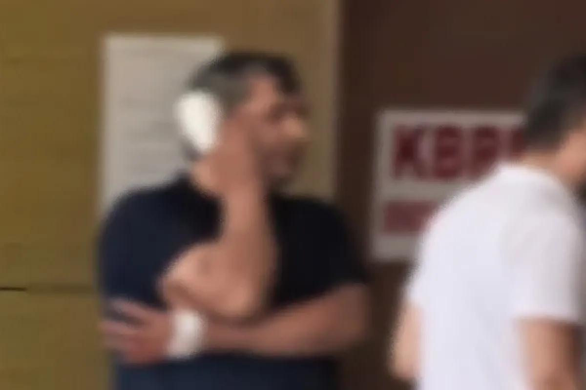 Elini makineye kaptırdı!