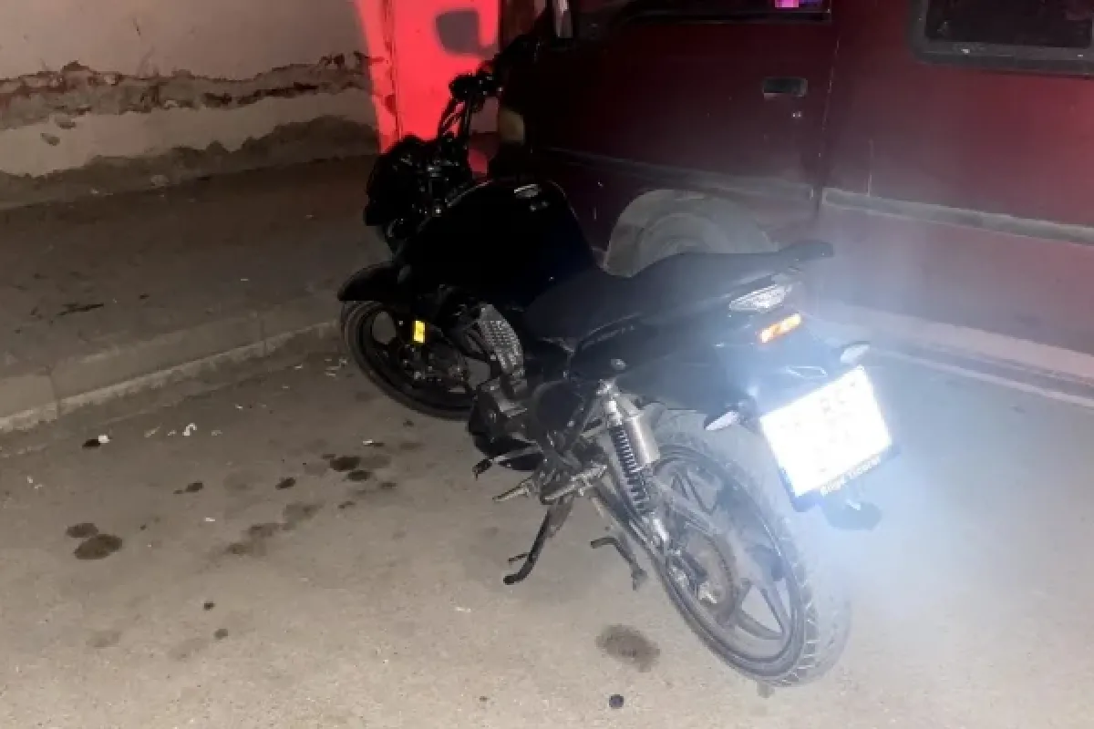 Motosikleti bırakıp kaçtı!