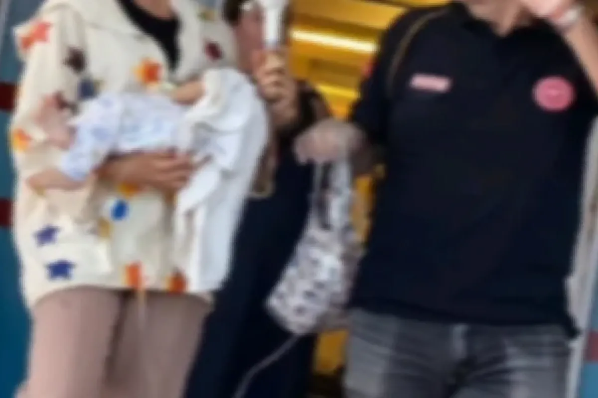Yerde bulduğu hapı yutan bebek hastanelik oldu
