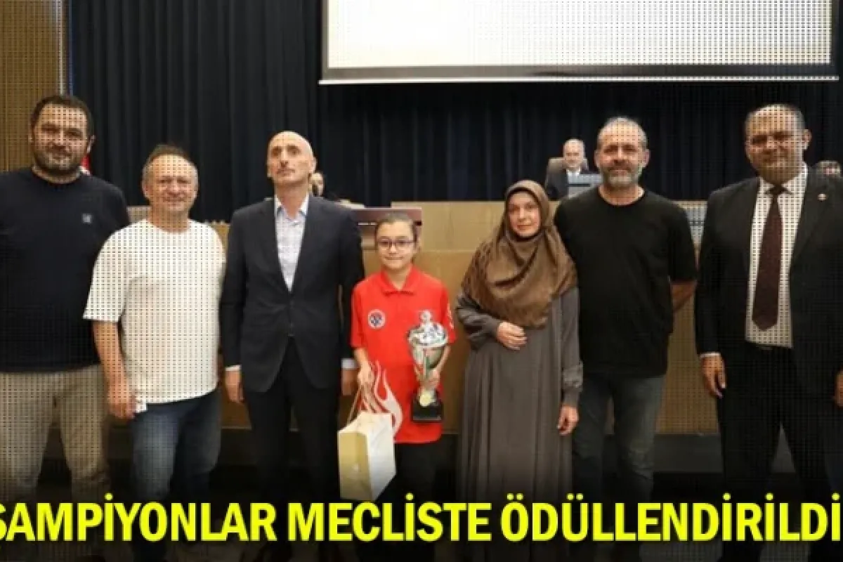 Şampiyonlar mecliste ödüllendirildi