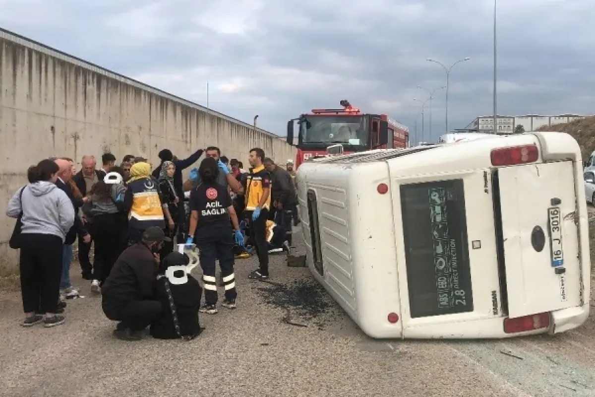 İnegöl'de işçi servisi devrildi 