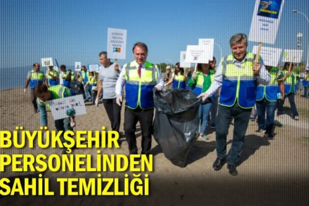 Büyükşehir personelinden sahil temizliği