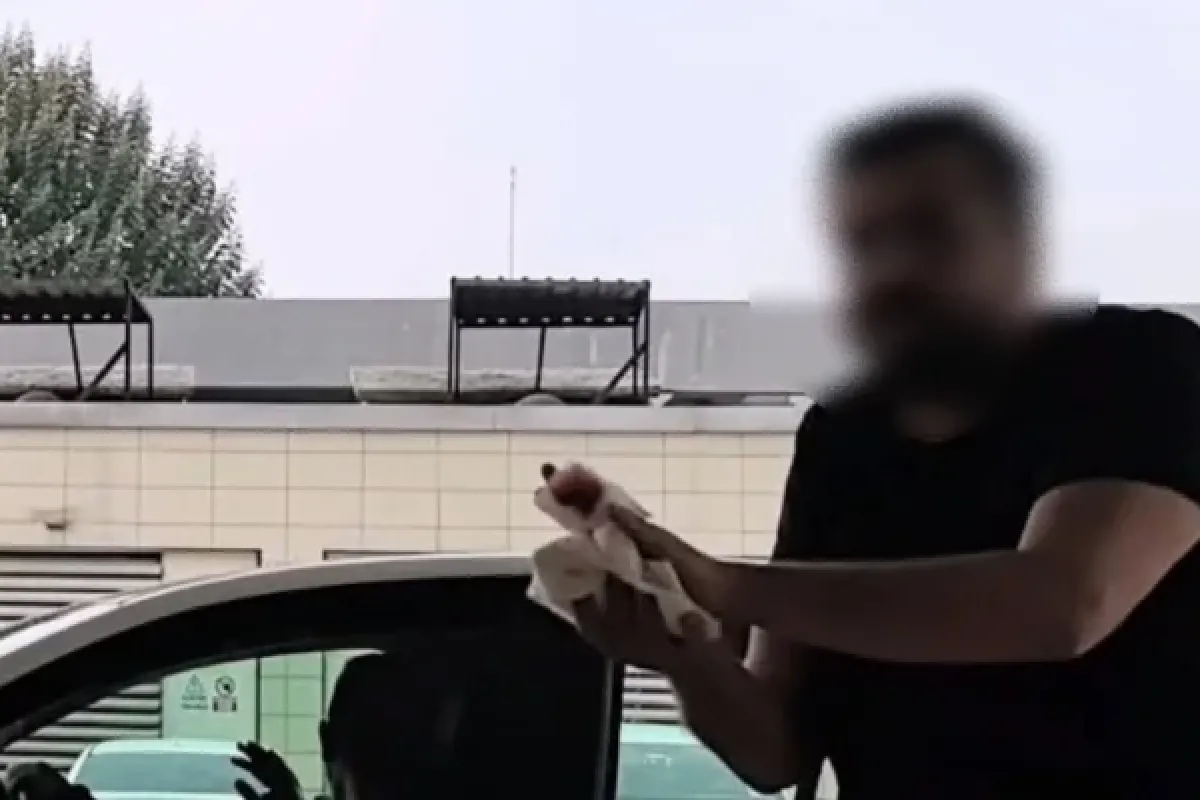 Elini makineye kaptırdı!