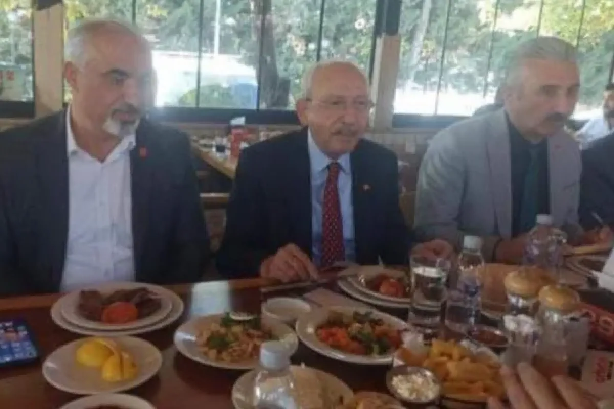 Kemal Kılıçdaroğlu'ndan İnegöl'de köfte molası