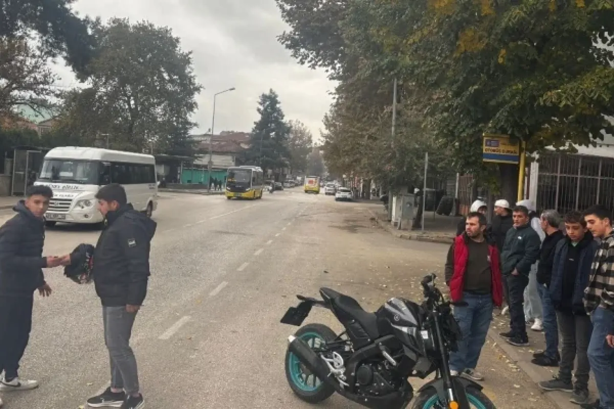 Otomobil ile çarpışan motosiklet sürücüsü yaralandı