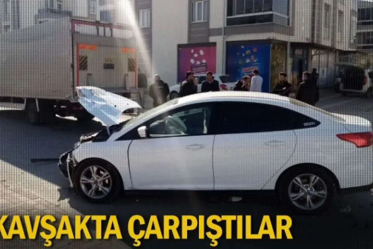 Kavşakta çarpıştılar