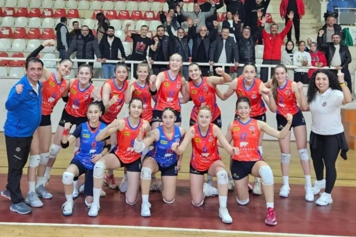 İnegöl'ün Sultanları Namağlup Yola Devam Ediyor