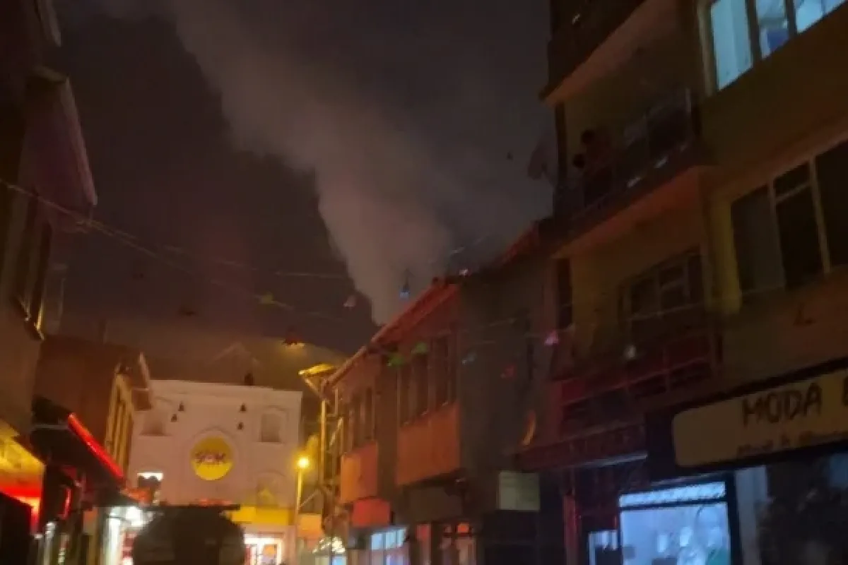 Ahşap binada yangın 
