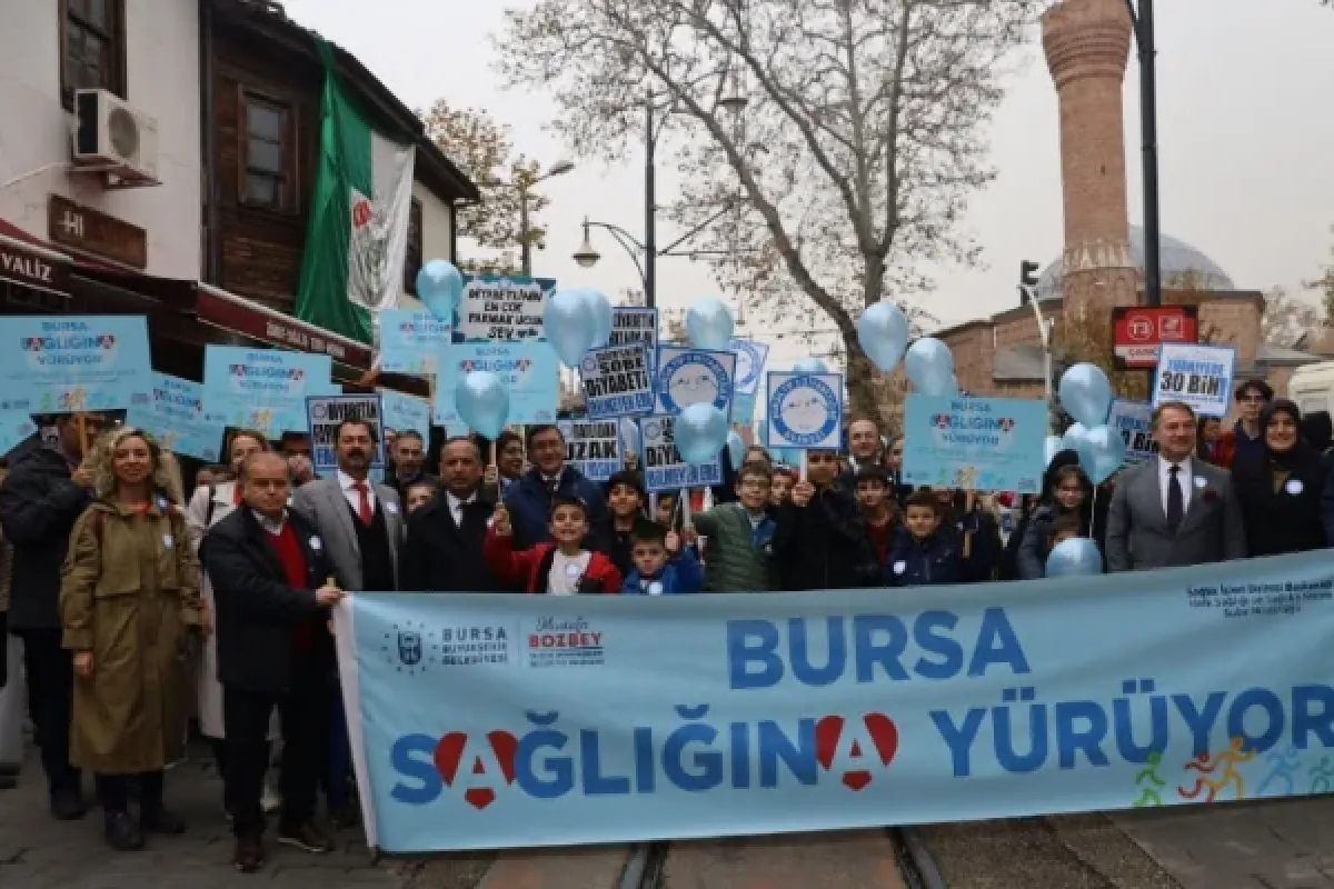 Diyabete dikkat çekmek için mavi balonlar gökyüzüne bırakıldı