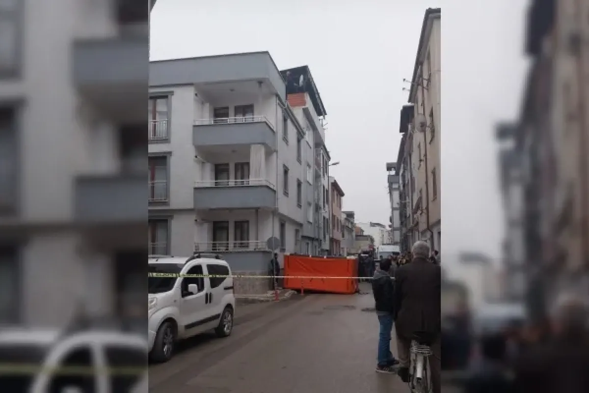 Tartıştığı eşini kemerle ...