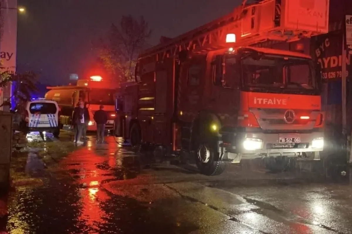 Mobilya imalathanesinde yangın!