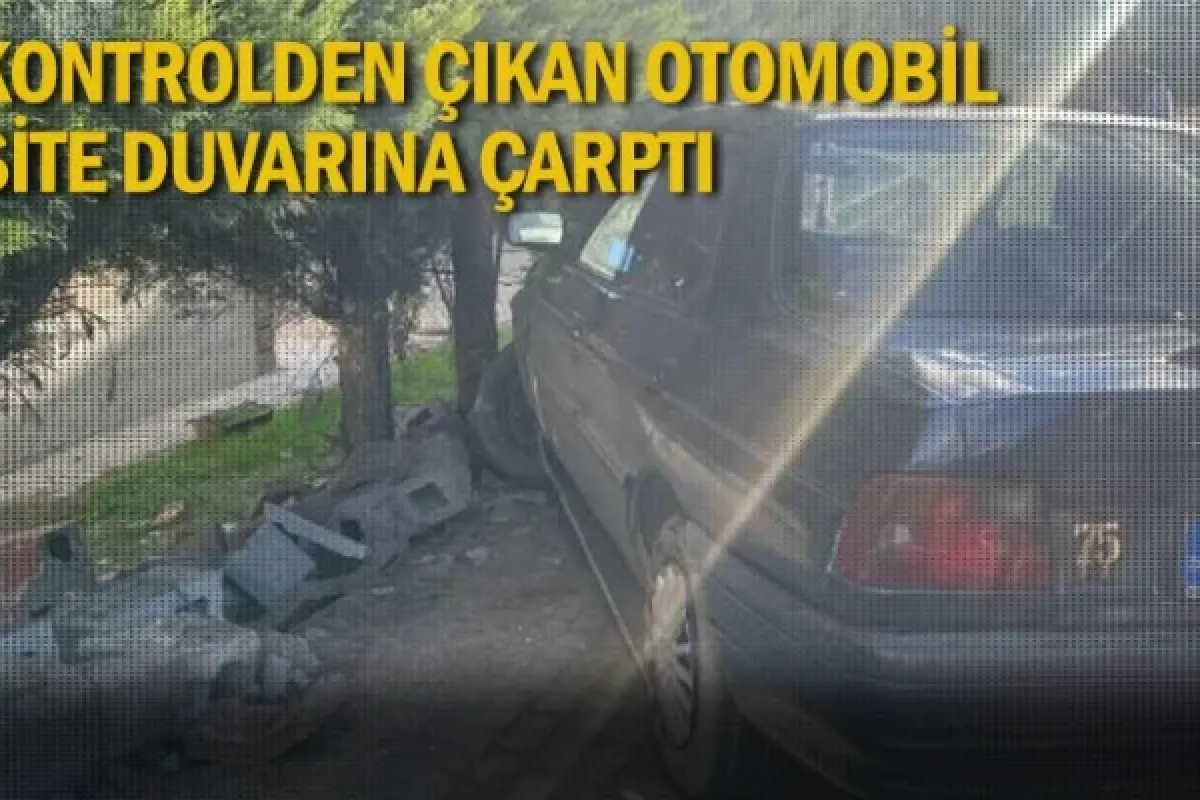 Kontrolden çıkan otomobil site duvarına çarptı