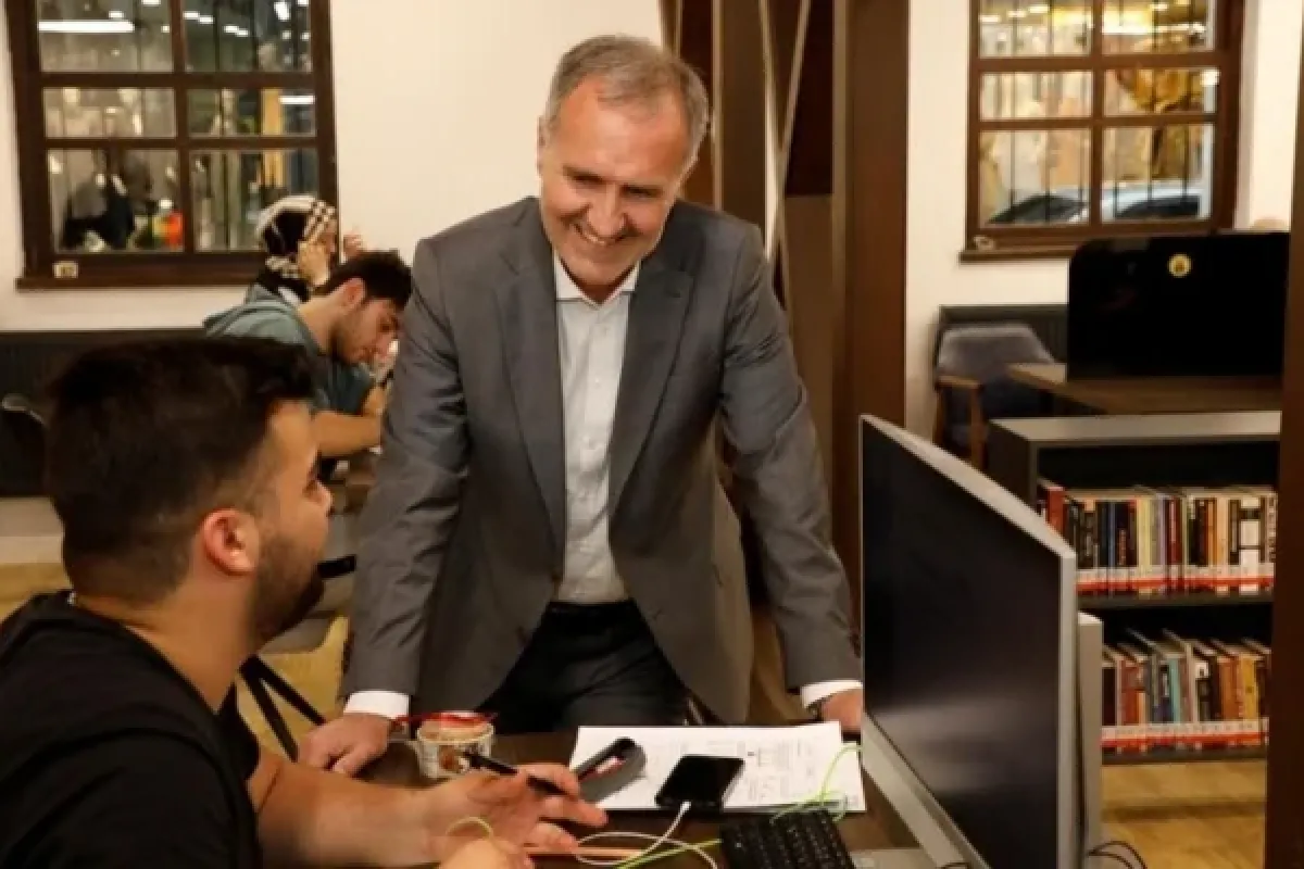 Üniversite Öğrencilerinin Eğitim Yardımları Hesaplara Yatırıldı