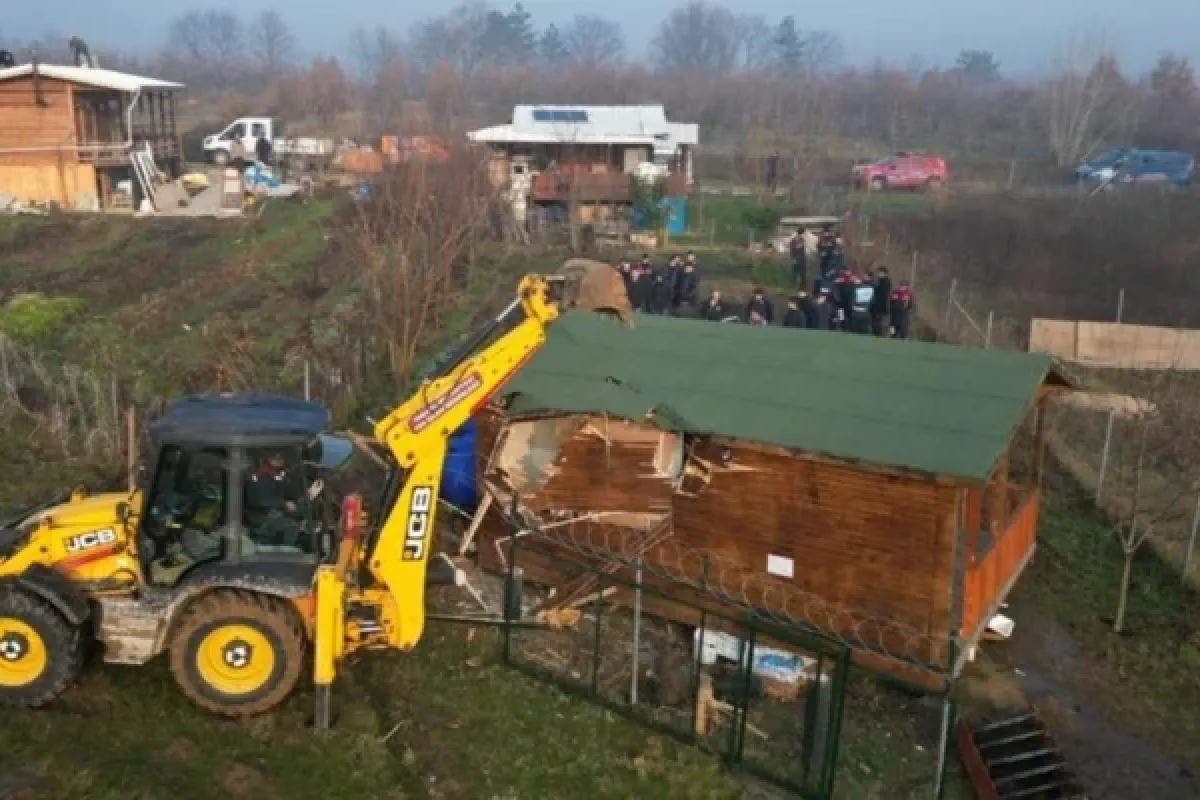 İnegöl'de kaçak yapılar ortadan kaldırılıyor