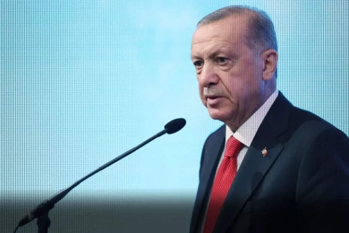 Cumhurbaşkanı Erdoğan, "Teröristler ya silahlarını gömecek ya da silahlarıyla toprağa gömülecekler" dedi.