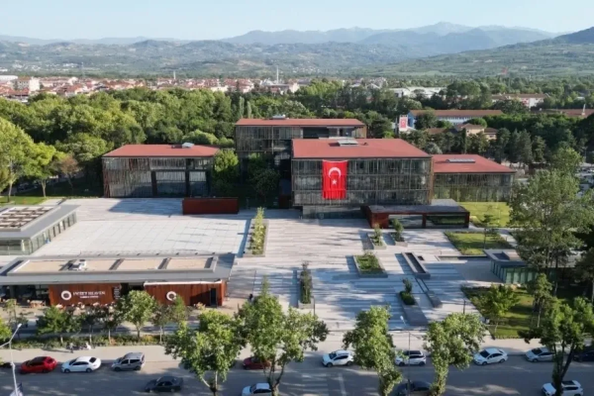 İnegöl Belediyesi yeni hizmet binasıyla Türkiye’de bir ilke imza attı
