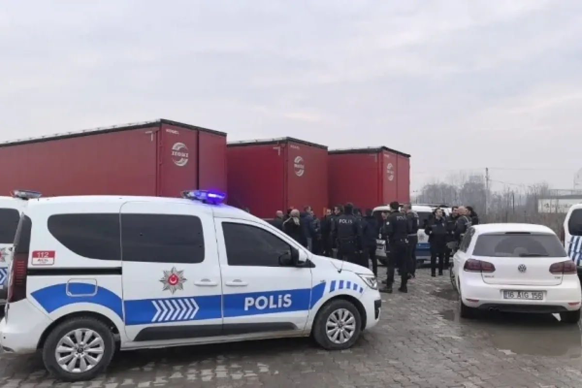 TIR'ın dorsesinde yakalandılar