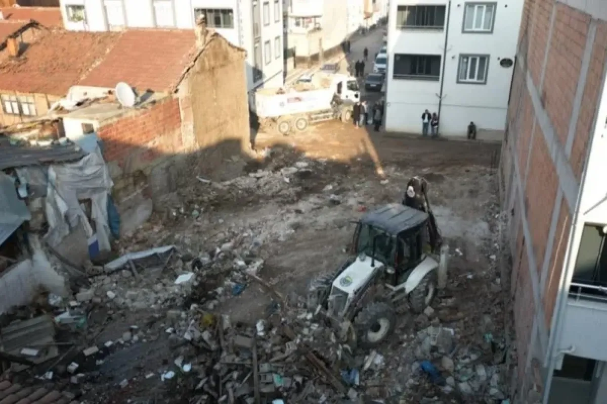 İnegöl'de kamulaştırma çalışmaları dar sokakları rahatlatıyor