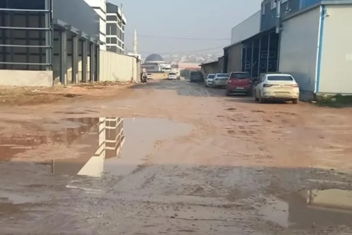 Kamyoncuların bozuk yol isyanı!