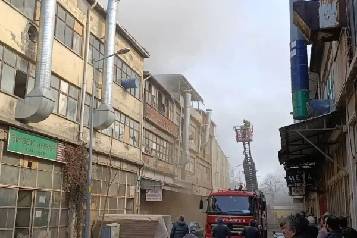 Mobilya imalathanesinde yangın!