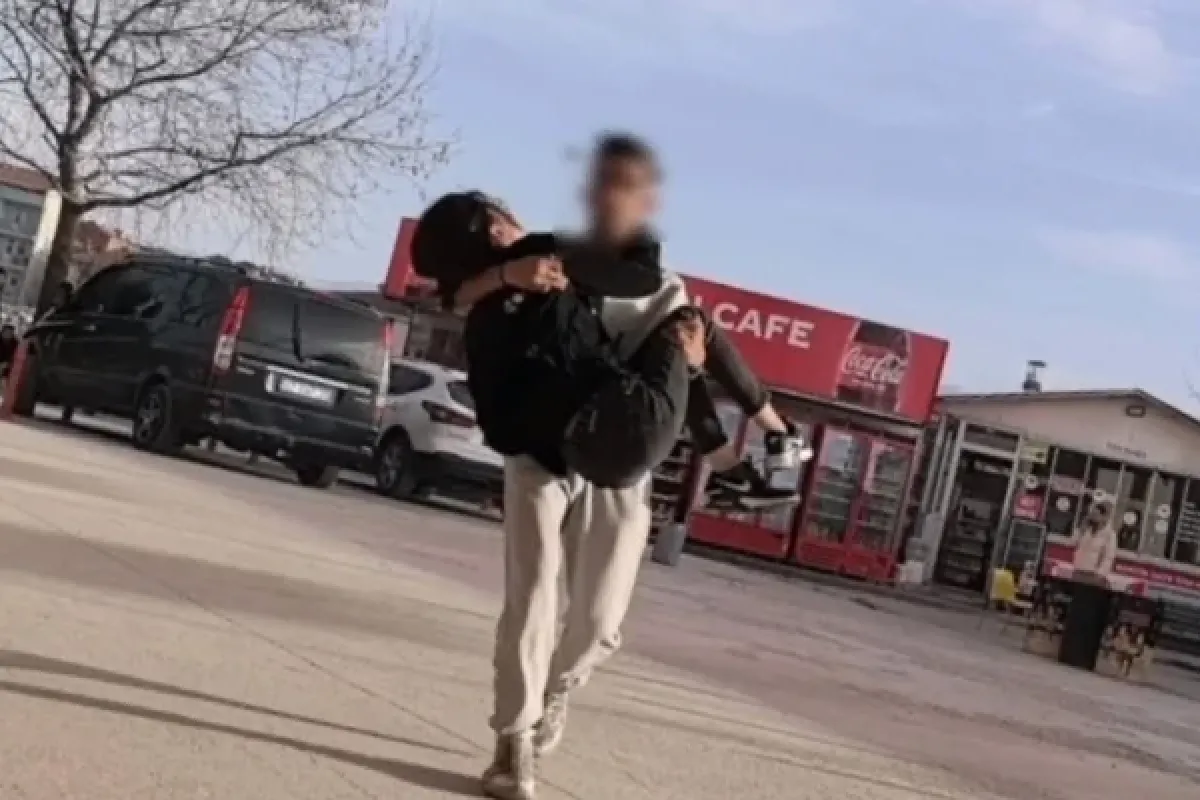 Arkadaşını 'yanlışlıkla' hastanelik etti!