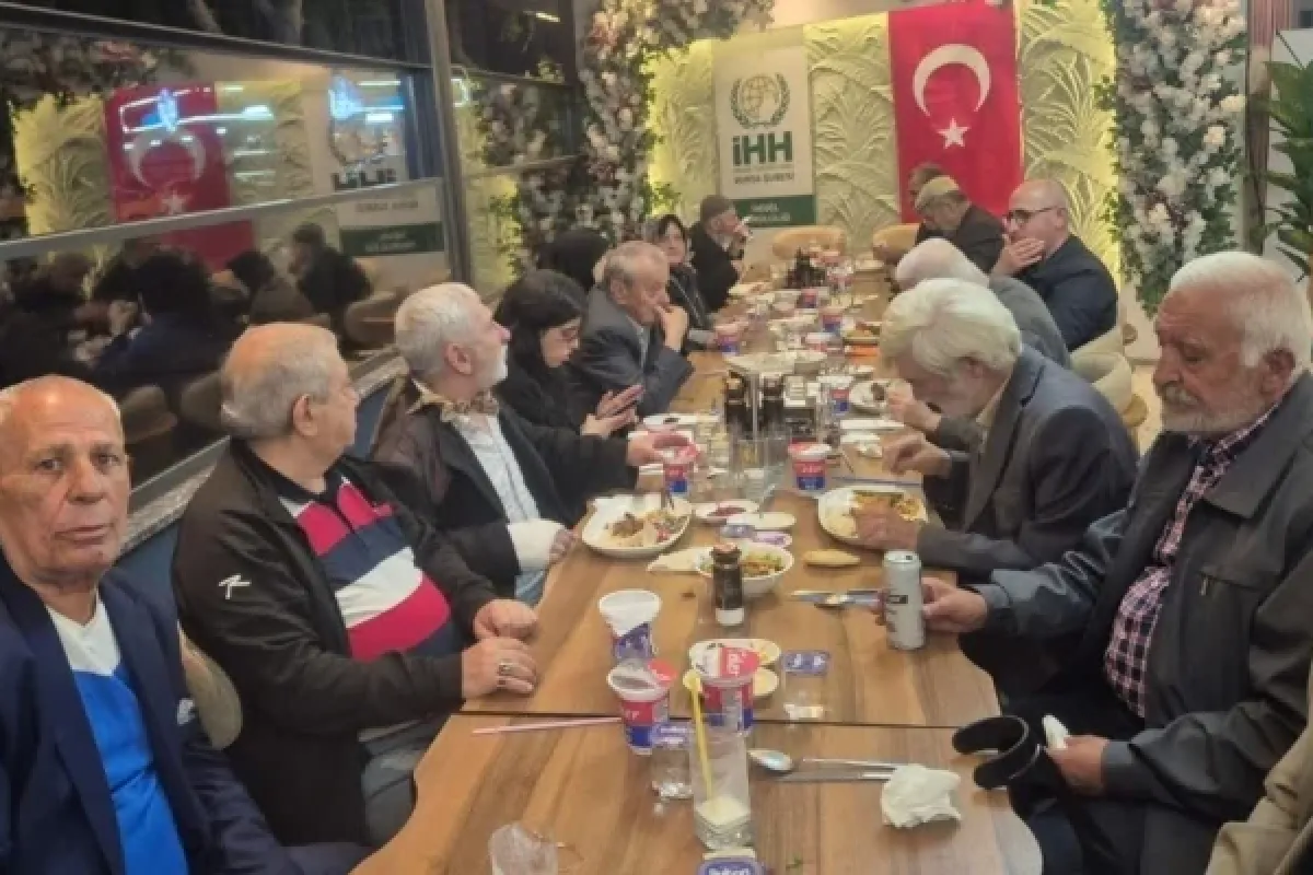 İHH İnegöl huzurevi sakinleri ile iftarda buluştu
