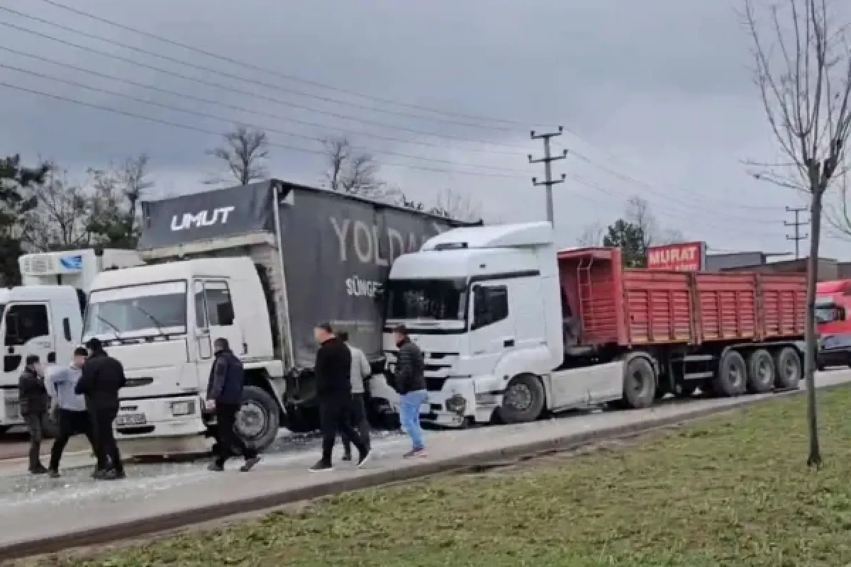 İnegöl'de TIR'lar çarpıştı! Yol trafiğe kapandı!