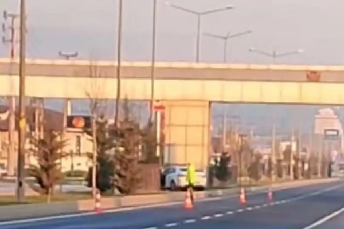 İnegöl'de üst geçide çarparak durabildi!
