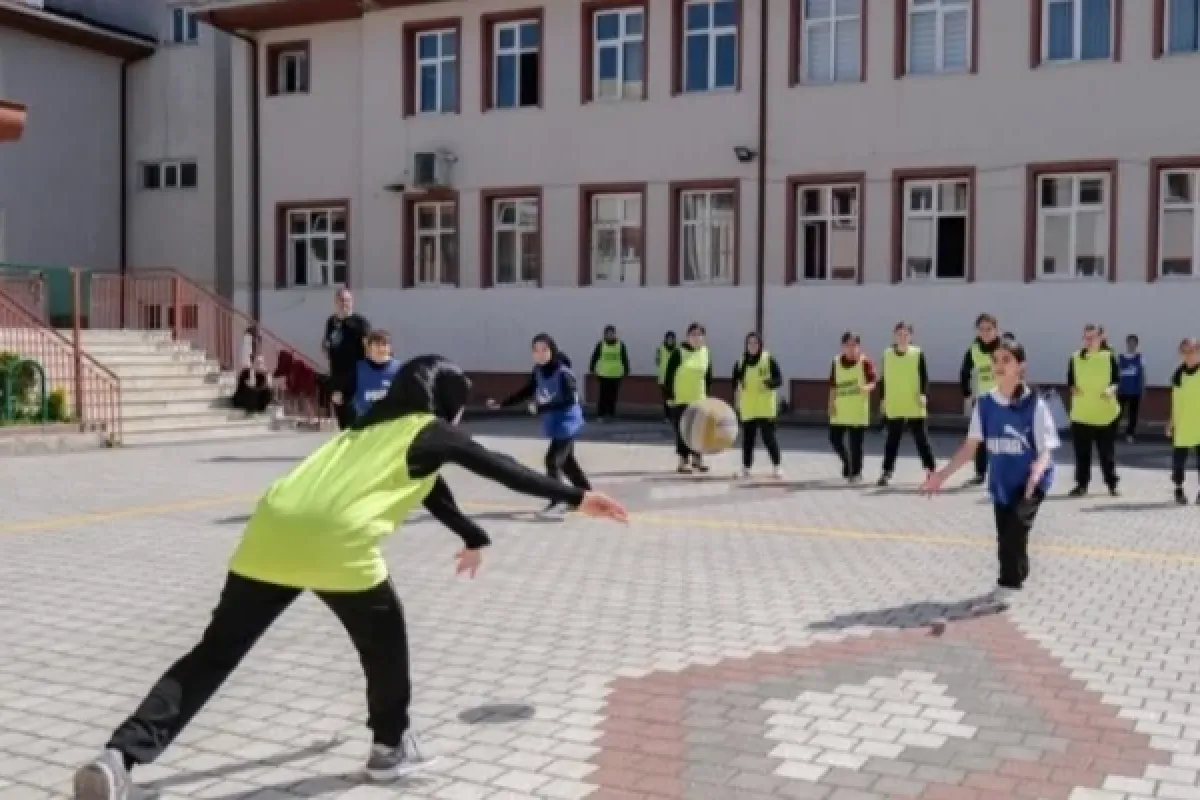 İnegöl’de Okul Bahçelerine Bahar Geldi