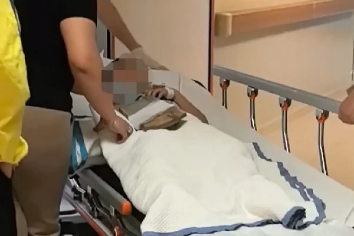 Hastaneye eline batan çivili tahtayla getirildi
