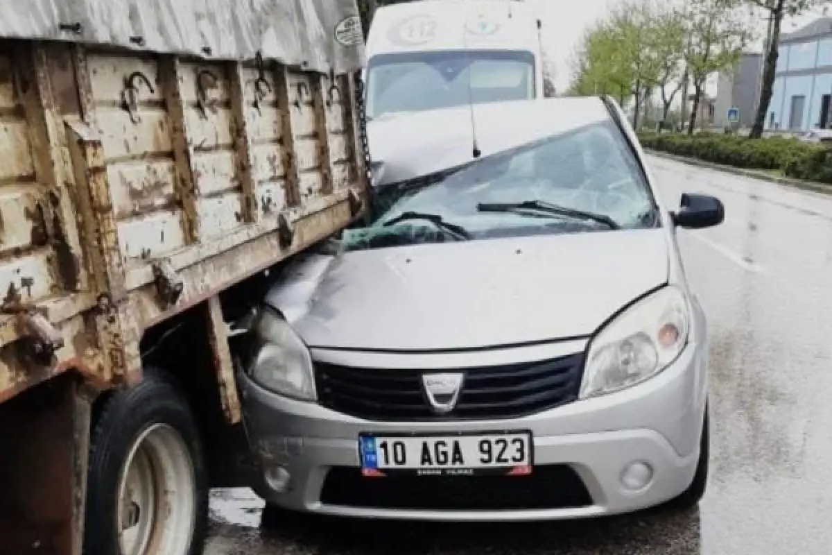 Korkutan kaza! Tıra arkadan çarptı