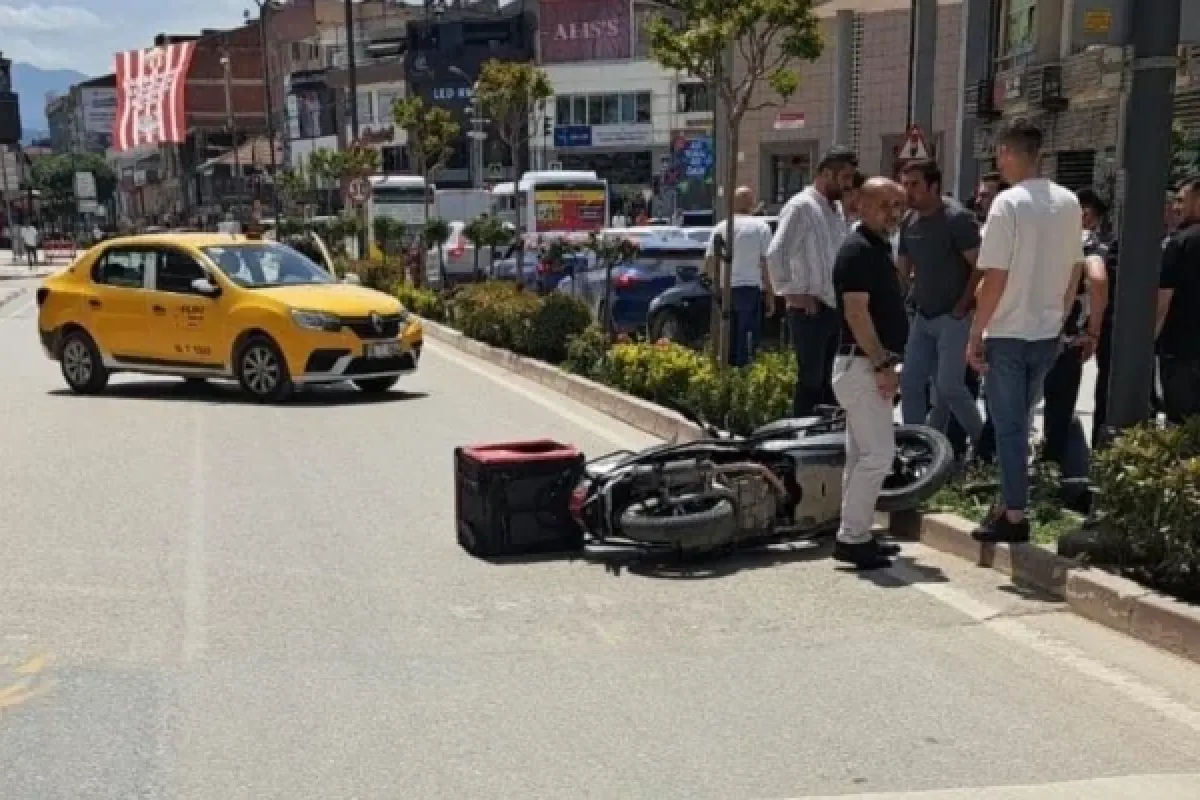 Moto kurye hastanelik oldu!