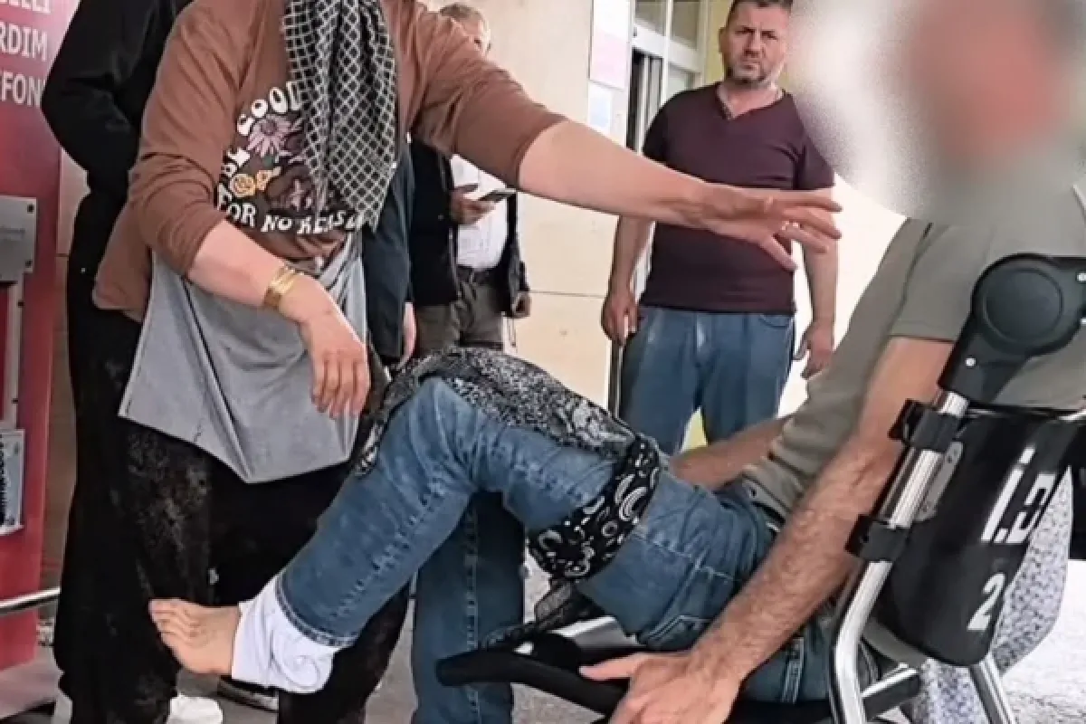 Odun kesmeye çalışırken ...