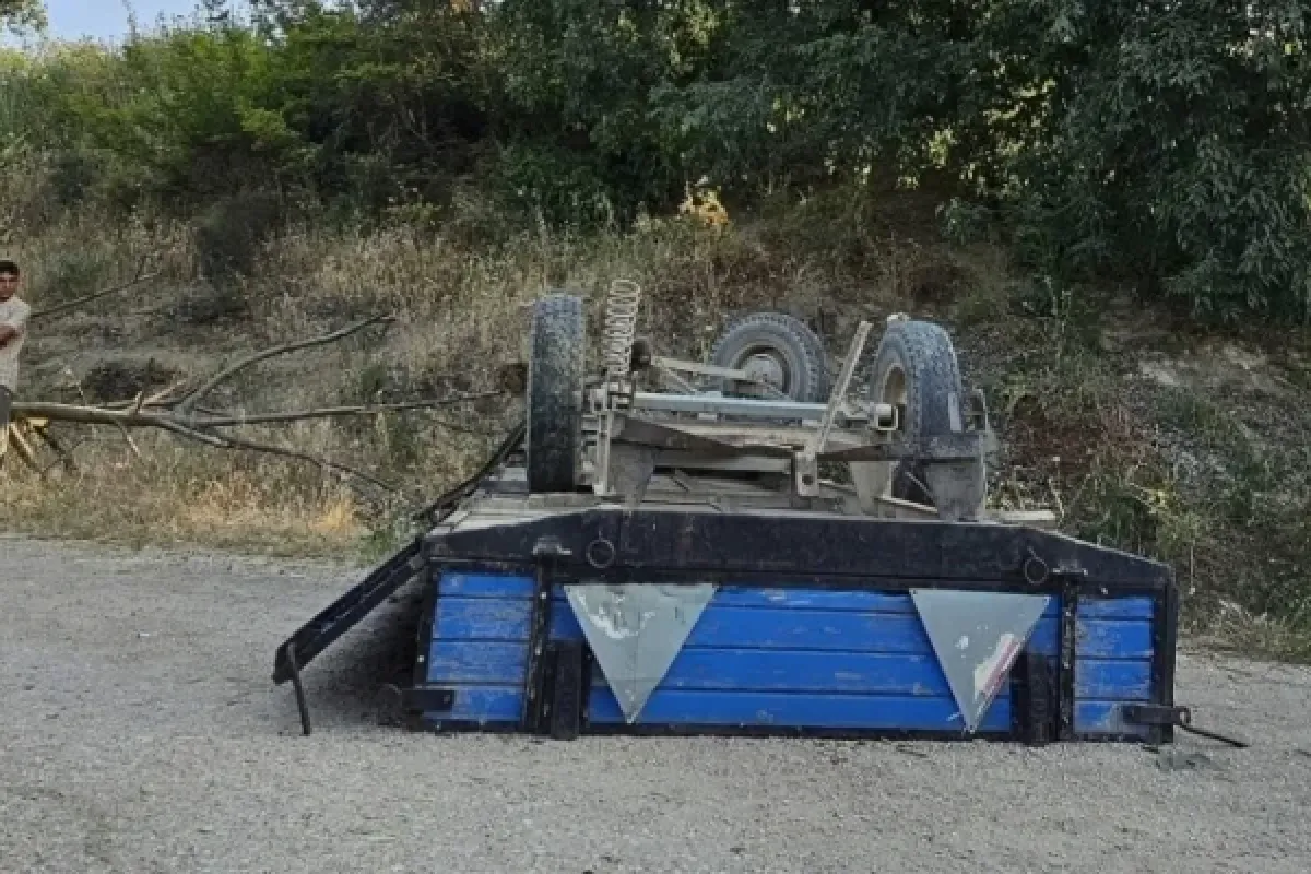 Römorkun altında kaldı