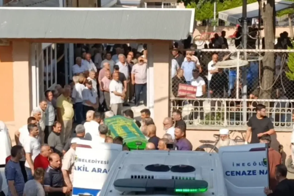 Yan yana gömüldüler!