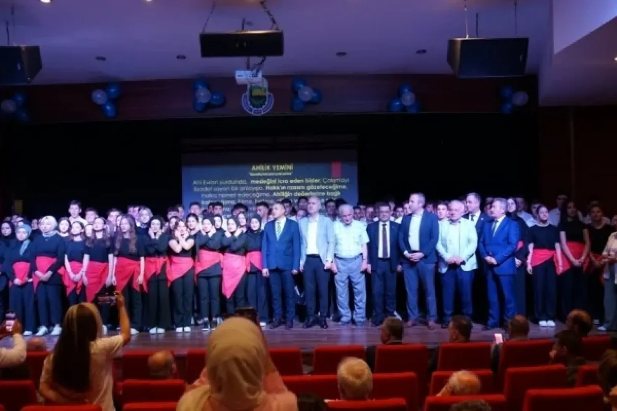 İnegöl'de öğrenciler şed kuşandı, Ahilik andı okudu