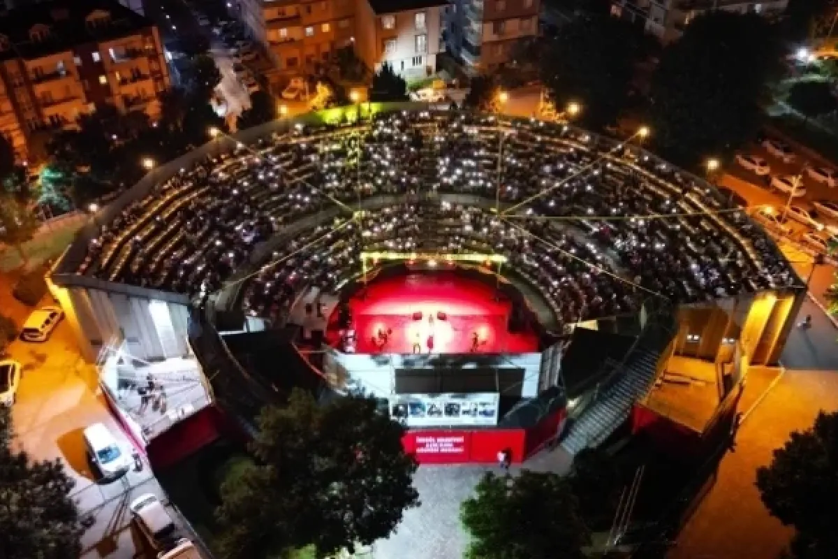 İnegöl Belediyesi Halk Dansları Topluluğu 14. Yılını Muhteşem Bir Geceyle Kutluyor