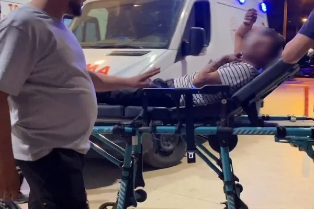 Boynundan bıçaklandı!
