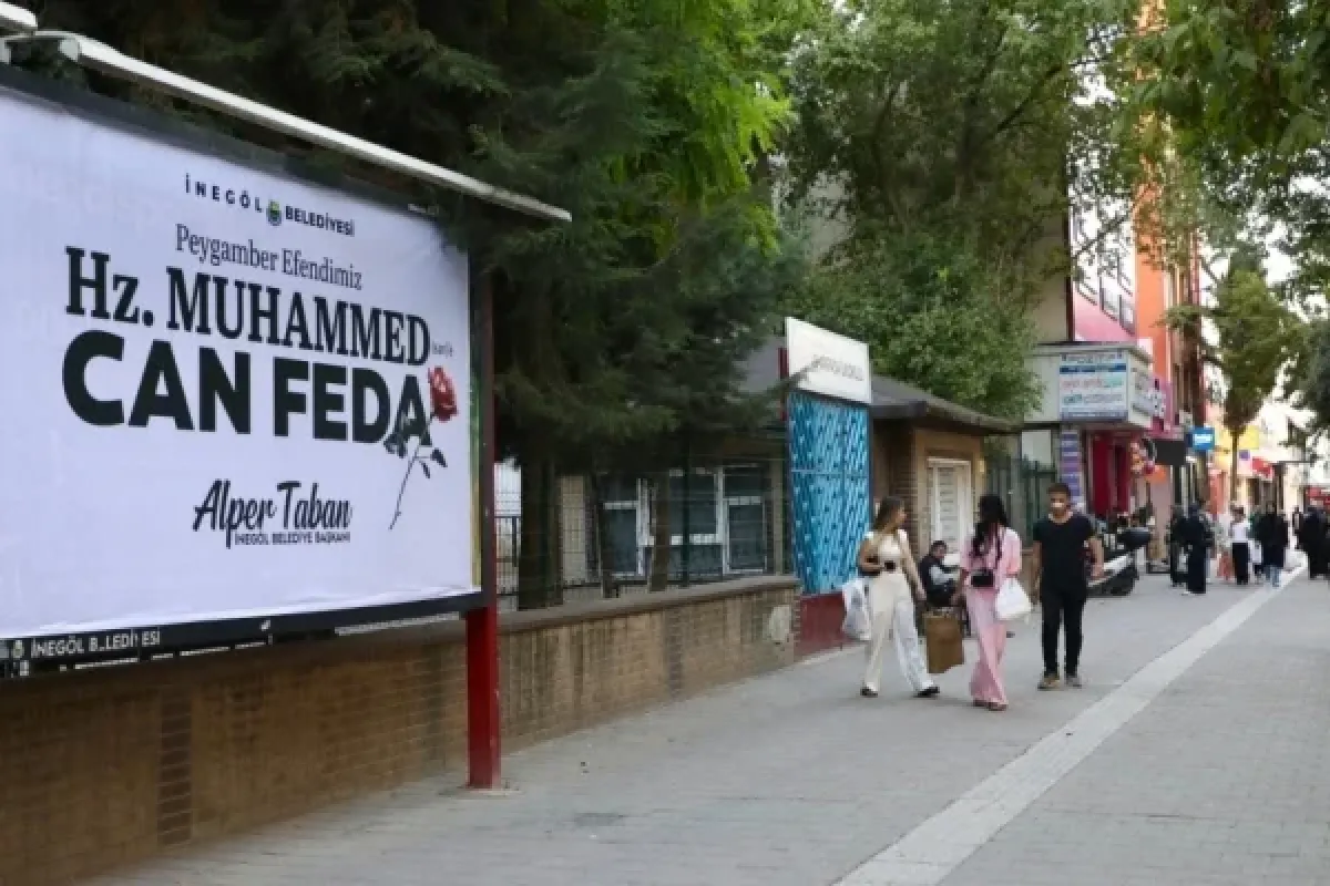 İnegöl'de bilbordlara asıldı "Hz.Muhammed (SAV)'e can feda"