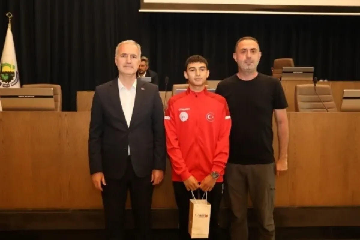 Başarılı sporcuya ödül