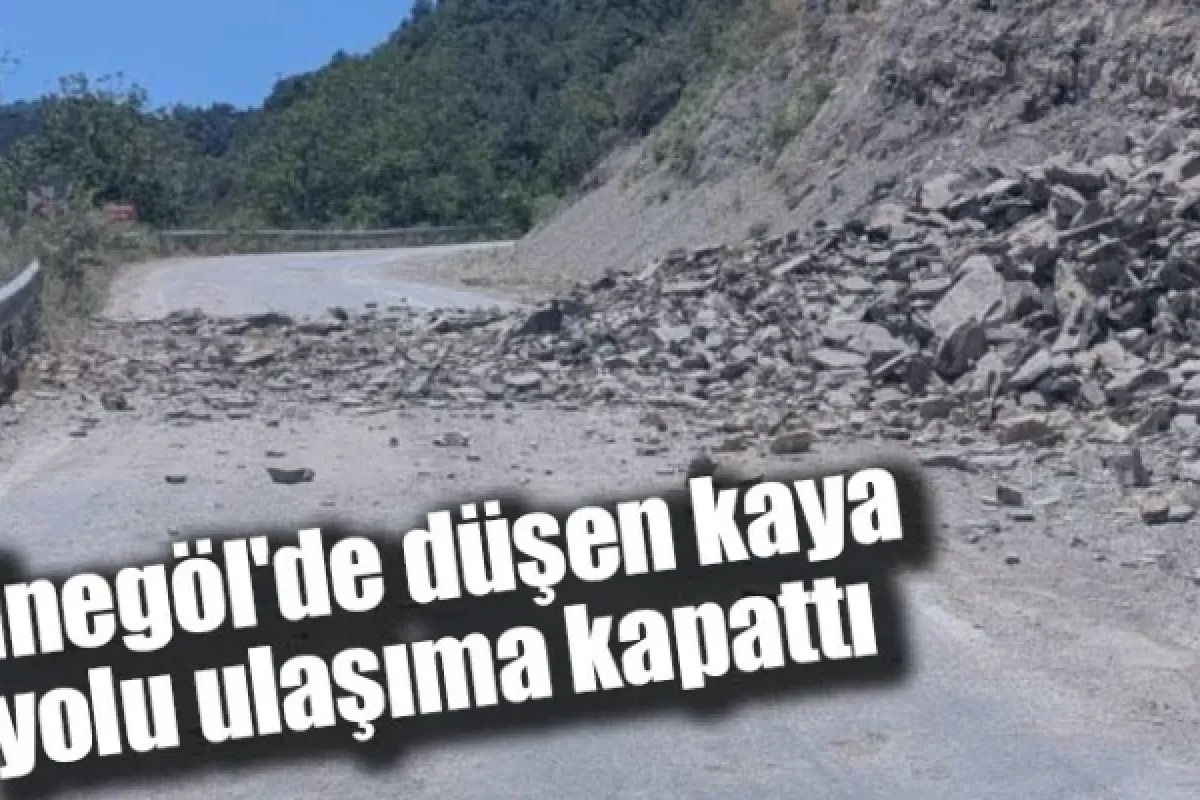 İnegöl'de düşen kaya yolu ulaşıma kapattı